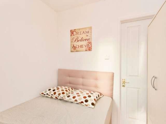 Room for rent in Ibsley Neighbourhood, Greater London