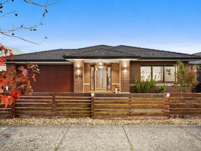 House for sale in Cardinia Lakes Estate, Melbourne