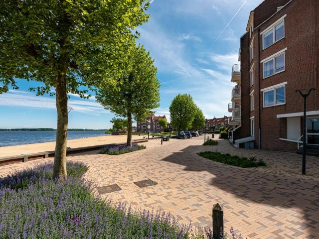 Appartement te huur in Huizen, Noord Holland