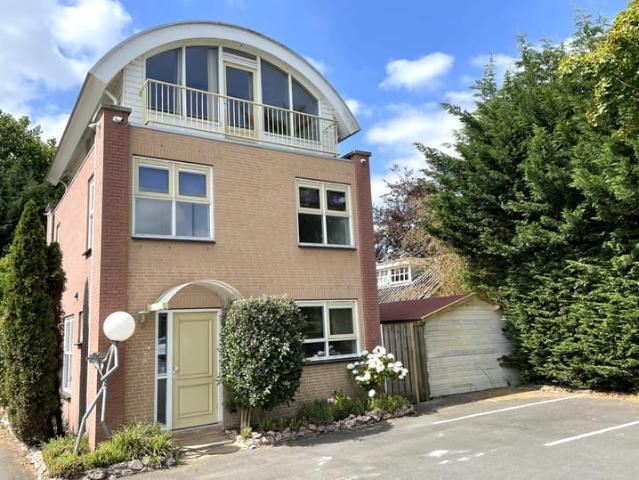 Woning te huur in Hillegom, Zuid Holland