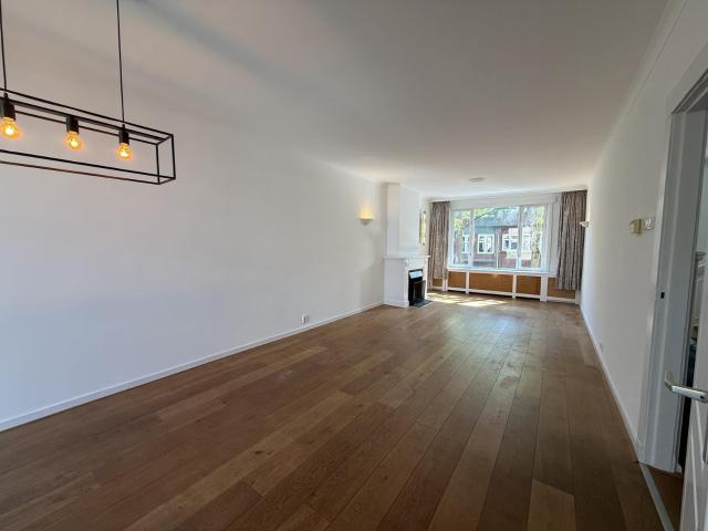 Appartement te huur in Bloemenbuurt, Zuid Holland