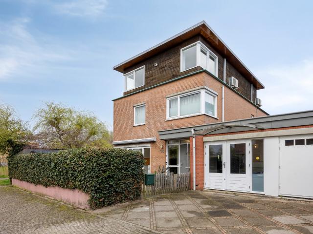 Appartement te huur in Sloten, Amsterdam