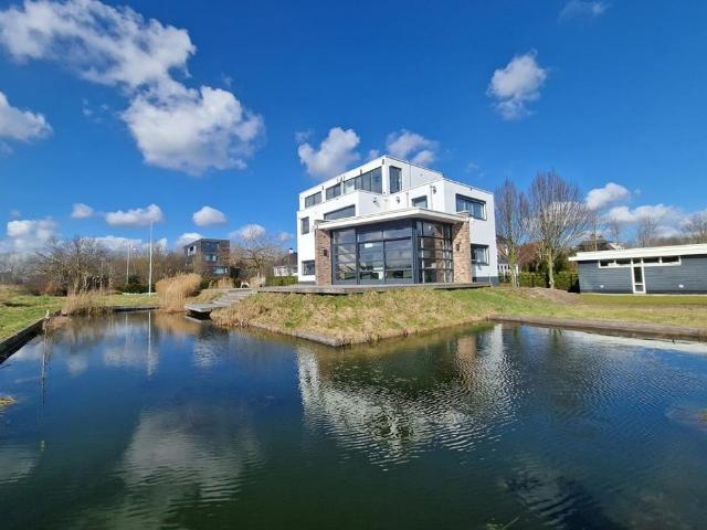 Villa te huur in Almere, Overgooi