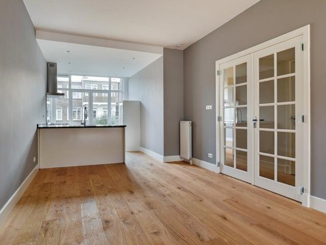 Bovenwoning te huur in Bezuidenhout, Zuid Holland
