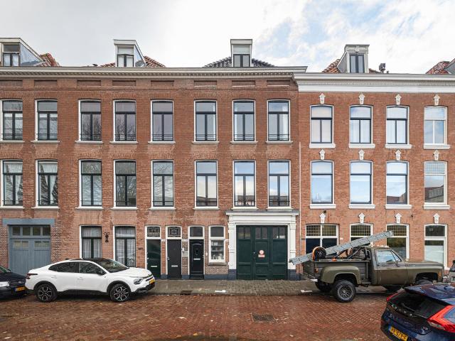 Bovenwoning te huur in Zeeheldenkwartier, Den Haag
