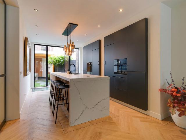 Benedenwoning te huur in Bomenbuurt, 's-gravenhage