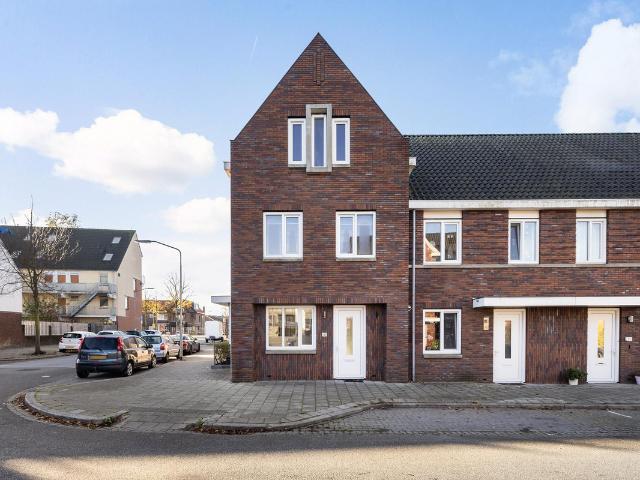 Eengezinswoning te koop in Dordrecht, Zuid Holland