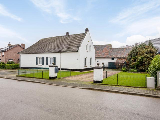 Woonboerderij te koop in Montfort, Limburg