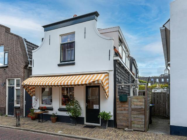 Woning te koop in Dirksland, Zuid Holland