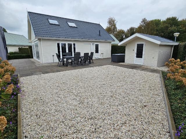 Bungalow te koop in Barendrecht, Zuid Holland