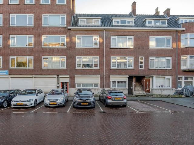 Bovenwoning te koop in Charlois, Rotterdam