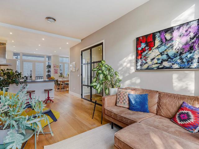 Dubbele Bovenwoning te koop in Vooruit II, 's-gravenhage