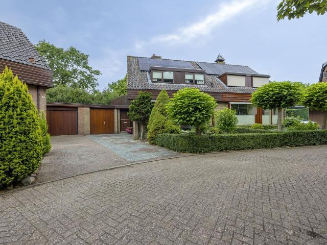 Herenhuis te koop in Bunschoten, Bunschoten-Spakenburg Herenhuis te koop in Bunschoten, Bunschoten-Spakenburg
