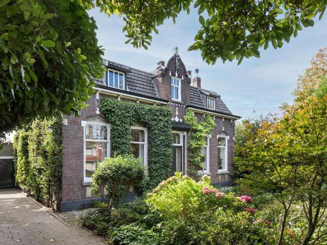 Tussenwoning te koop in IJsselmonde, Rotterdam