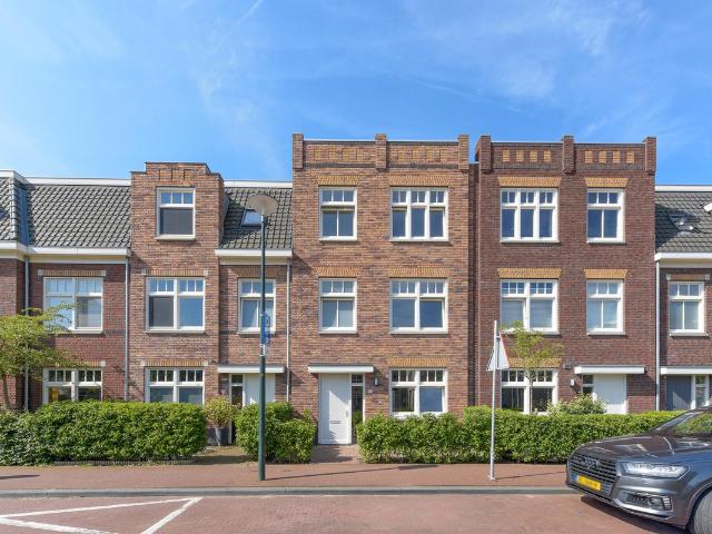 Herenhuis te koop in 's-gravenhage, Kraayenstein