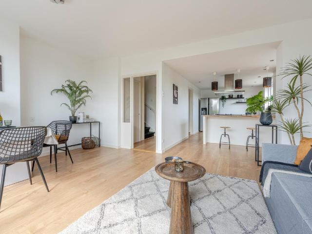 Dubbele Bovenwoning te koop in Rotterdam, Lombardijen
