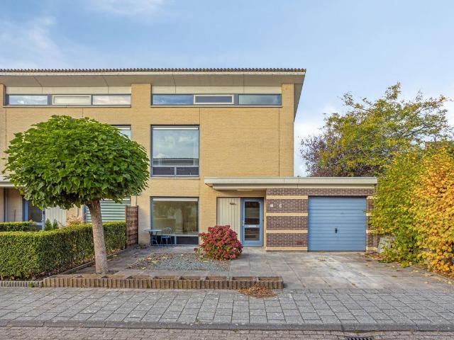 Bungalow te koop in Poortwijk, Oud-beijerland