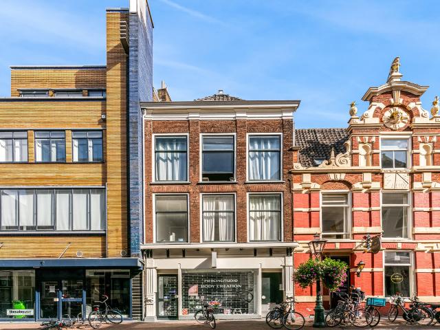 Bovenwoning te koop in Pieterswijk, Leiden