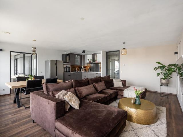 Bovenwoning te koop in Charlois, Rotterdam