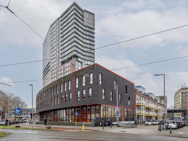Dubbele Bovenwoning te koop in Charlois, Rotterdam