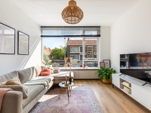 Bovenwoning te koop in Rotterdam, Overschie