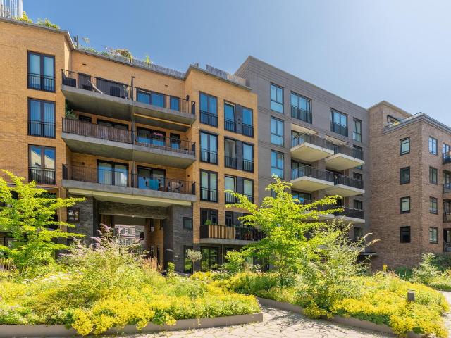 Bovenwoning te koop in Holland Park, Diemen