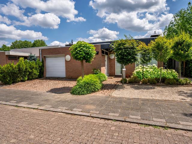 Bungalow te koop in Venlo, Hout-Blerick