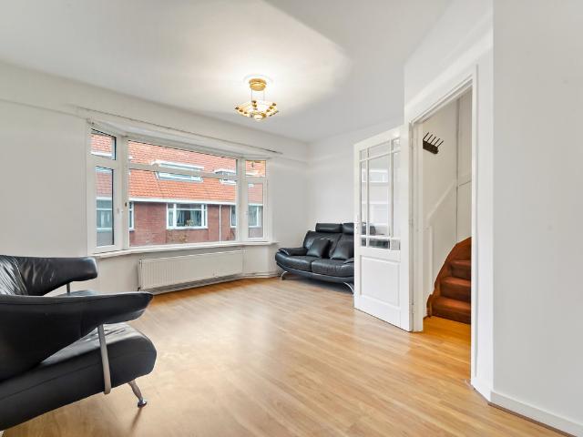 Bovenwoning te koop in Den Haag, Zuid Holland
