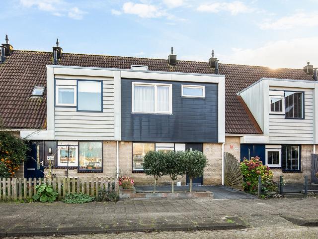 Eengezinswoning te koop in Overbos, Hoofddorp