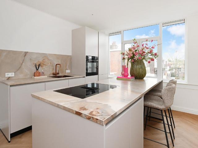 Bovenwoning te koop in Den Haag, Zuid Holland