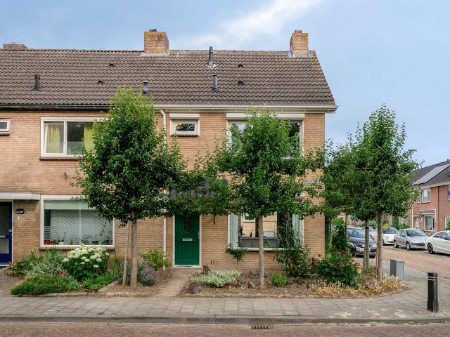 Eengezinswoning te koop in Dinteloord