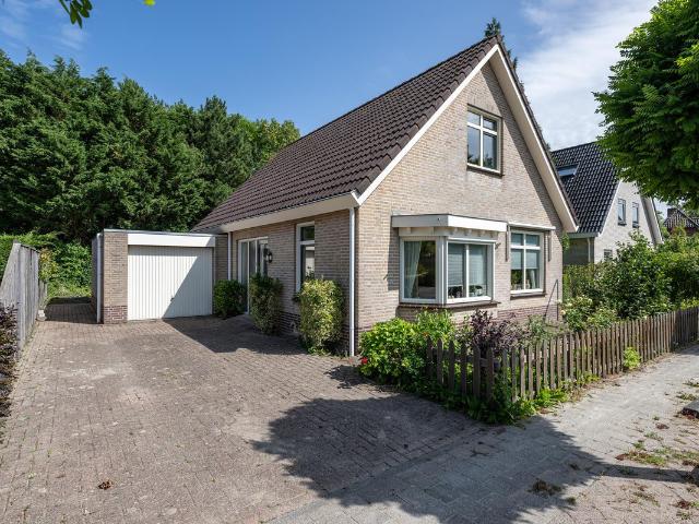 Eengezinswoning te koop in Dirksland, Kleine Boezem