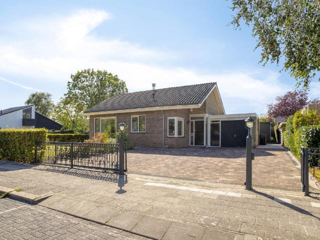 Bungalow te koop in Middelharnis, Zuid Holland