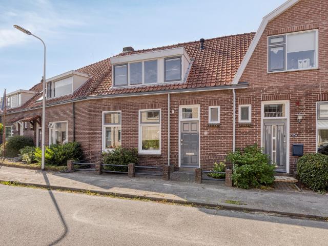 Eengezinswoning te koop in Middelharnis, Middelharnis-Centrum