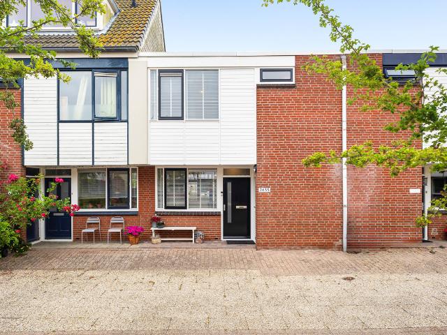 Eengezinswoning te koop in Julianadorp, Doorzwin