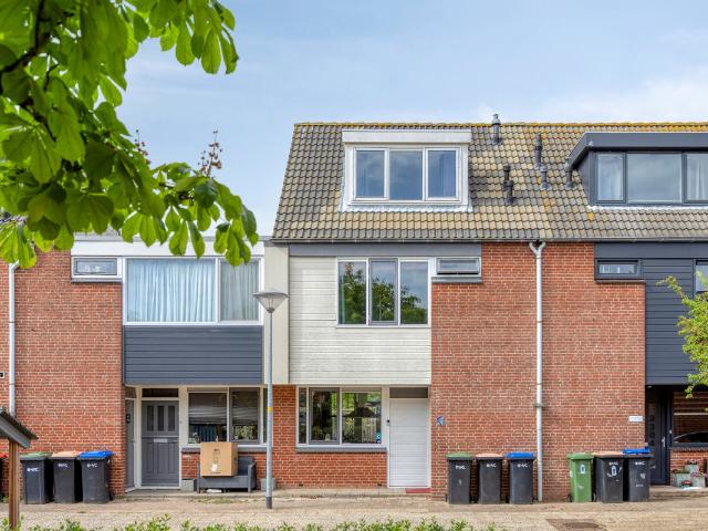 Eengezinswoning te koop in Julianadorp, Doorzwin