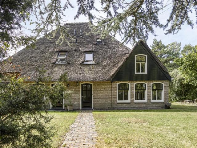 Woonboerderij te koop in Tuitjenhorn, Noord Holland