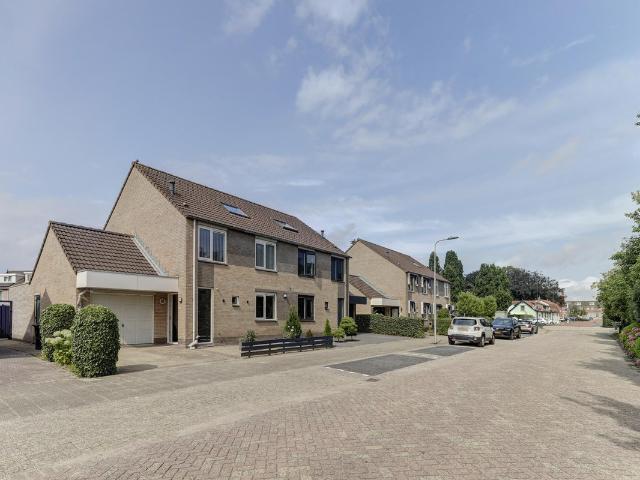 Eengezinswoning te koop in Nieuwenhoorn, Hellevoetsluis