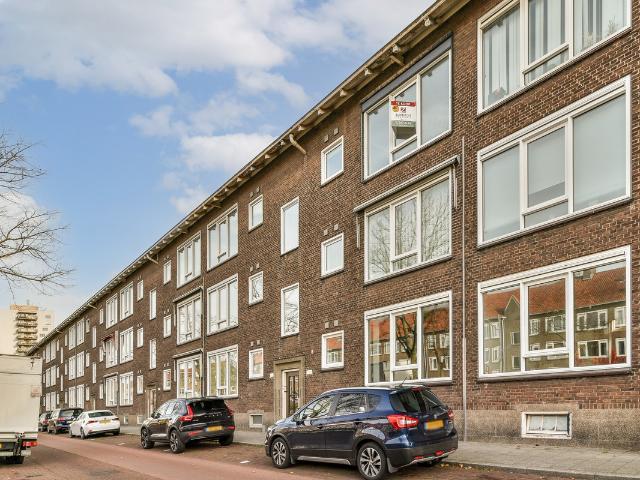 Benedenwoning te koop in Charlois, Rotterdam