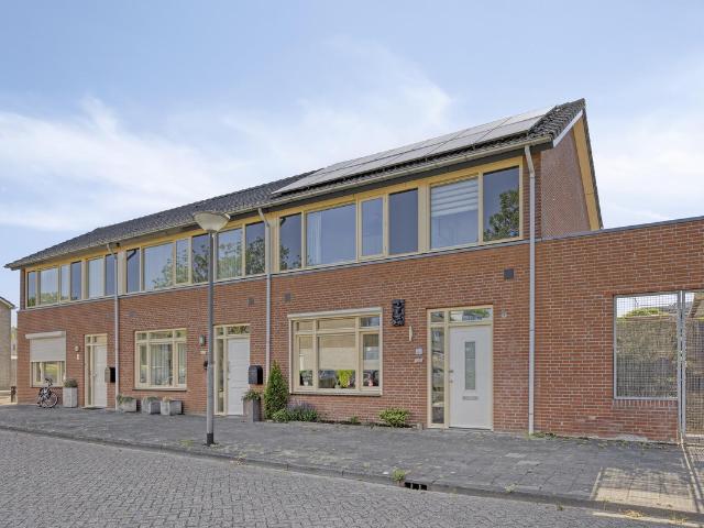Bungalow te koop in Waalwijk, Antoniusparochie