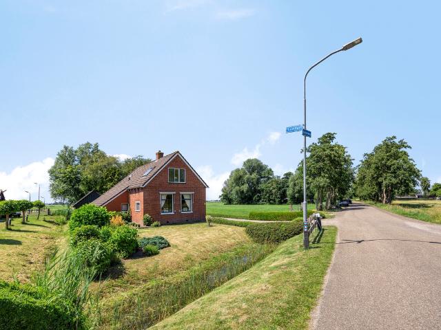 Woonboerderij te koop in Doezum