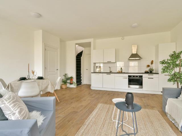 Bovenwoning te koop in Rotterdam, Nieuwe Westen