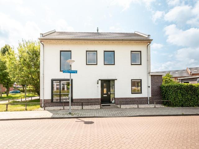 Herenhuis te koop in Almere, Stripheldenbuurt