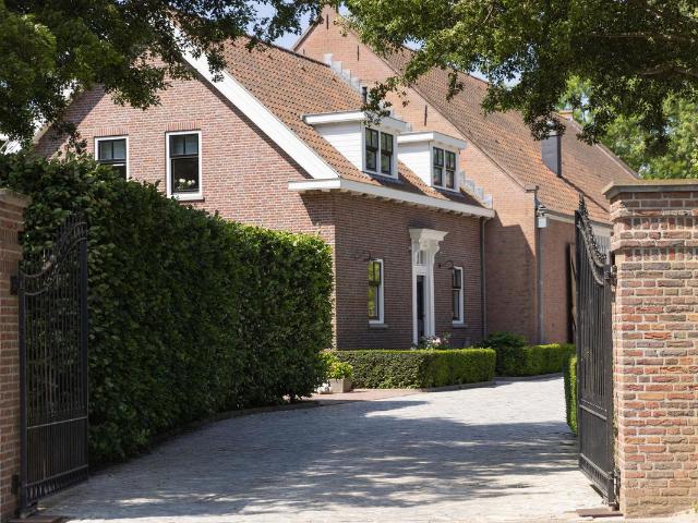 Woonboerderij te koop in Middelharnis