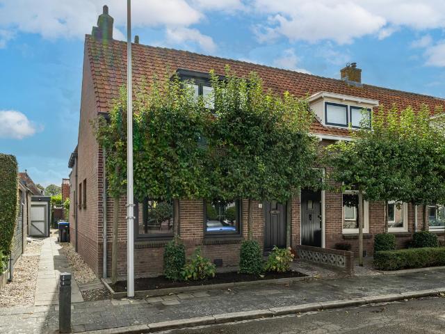 Woning te koop in Middelharnis, Zuid Holland