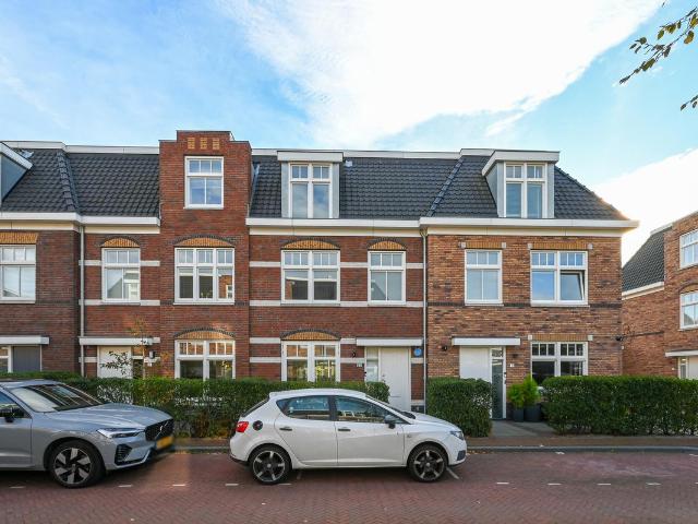 Woonboerderij te koop in Loosduinen, Den Haag