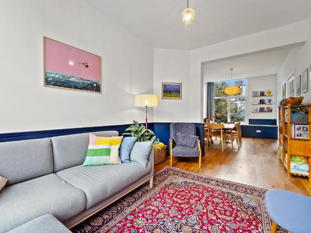 Bovenwoning te koop in Den Haag, Zuid Holland