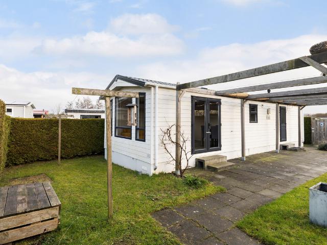 Geschakelde Woning te koop in Menaldum, Friesland