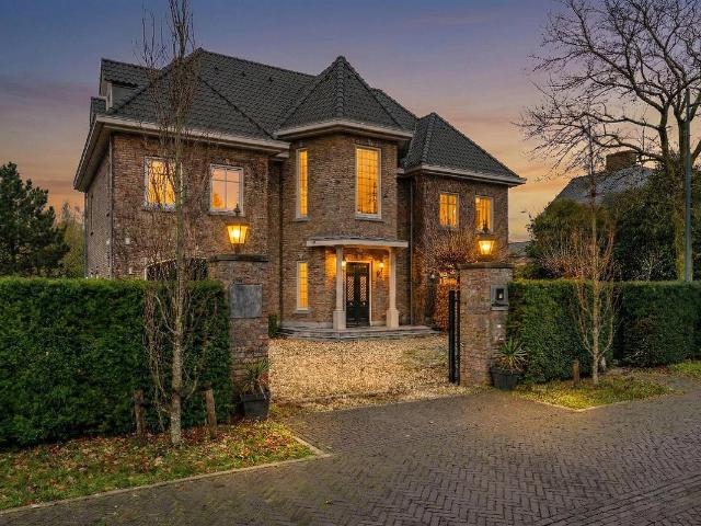 Villa te koop in Loosduinen, Zuid Holland