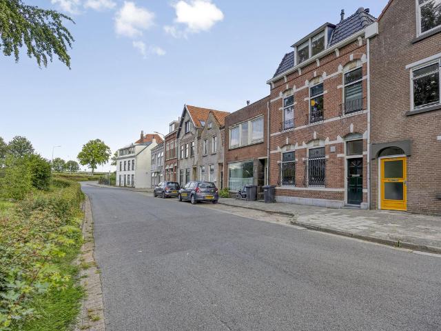 Woonboerderij te koop in Terneuzen, Binnenstad Woonboerderij te koop in Terneuzen, Binnenstad